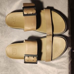 Sorel Sage Roaming Buckle Slides. Woman's size 8